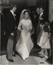 Lady Philippa Wallop in einem Belleville Couture Hochzeitskleid